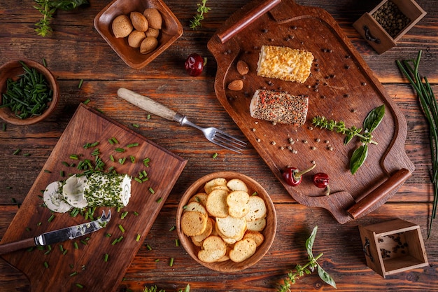 Stół z naczyniami i przystawkami